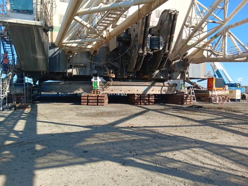 Dragline house supported on timber cribbing during jacking